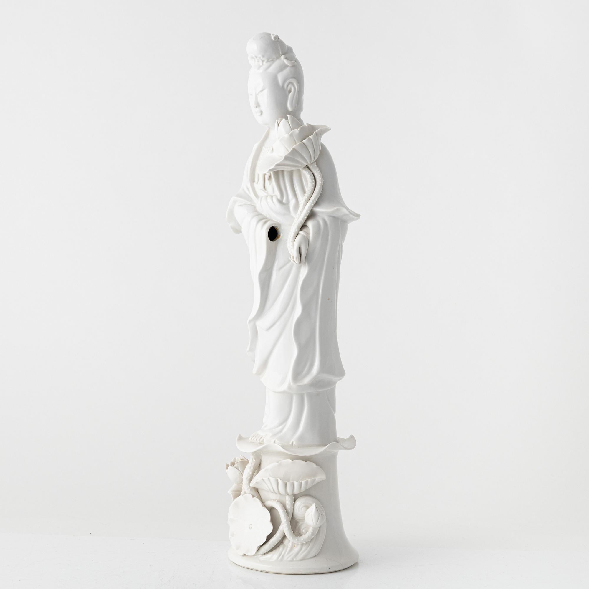 A Chinese bland cde Chine figure of a Guanyin, 20th century.