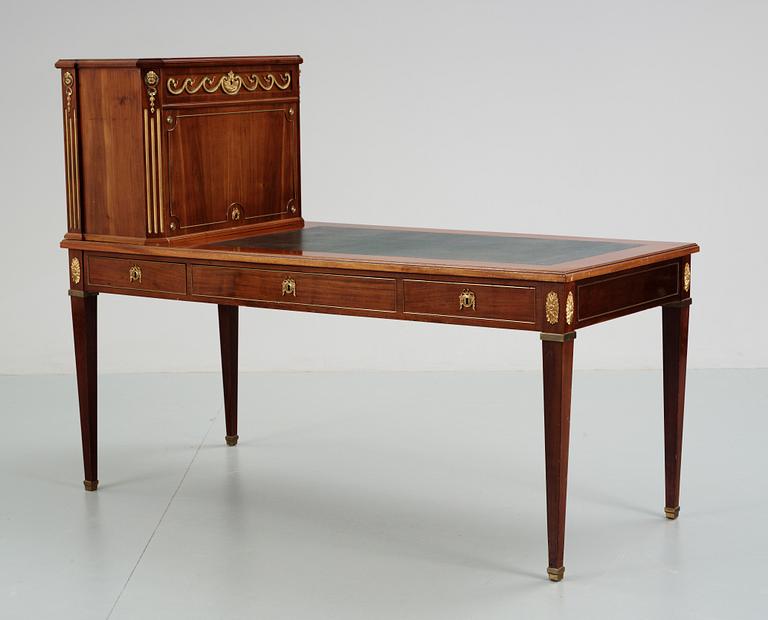 SKRIVBORD. Gustaviansk stil, 1900-talets början.