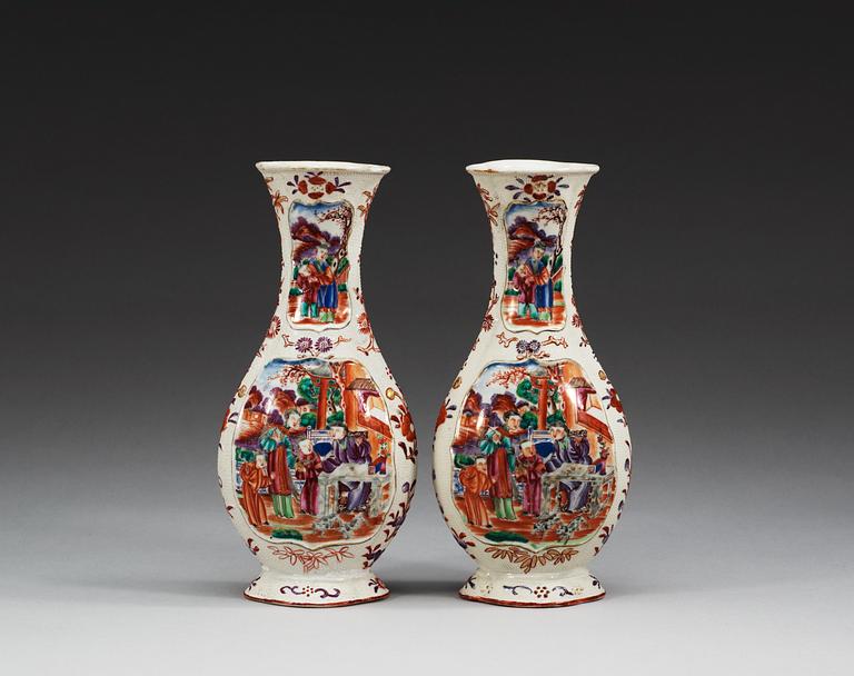 VASER, ett par, kompaniporslin. Qing dynastin, Qianlong (1736-95).