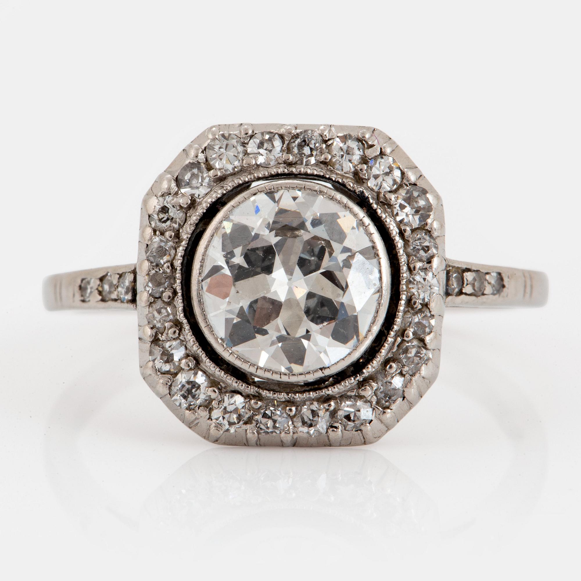Ring med en gammalslipad diamant ca 1.20 ct kvalitet ca G/H si.