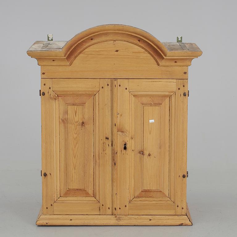 VÄGGSKÅP, allmoge, 1800-talets första hälft.