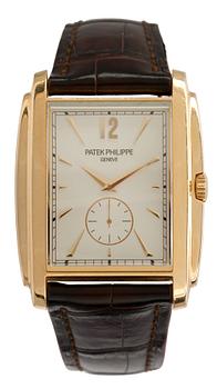 825. A Patek Philippe gentleman's wrist watch, c. 2009.