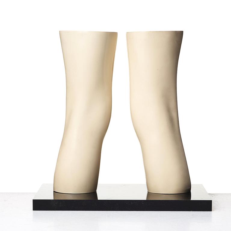 Claes Oldenburg, "London knees".