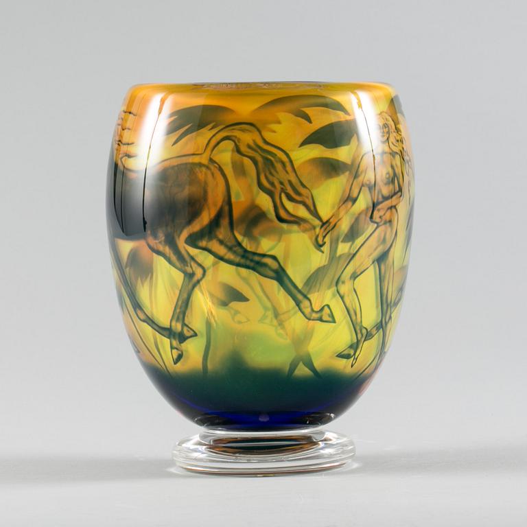 An Astrid Gate glass vase, Orrefors 1989.