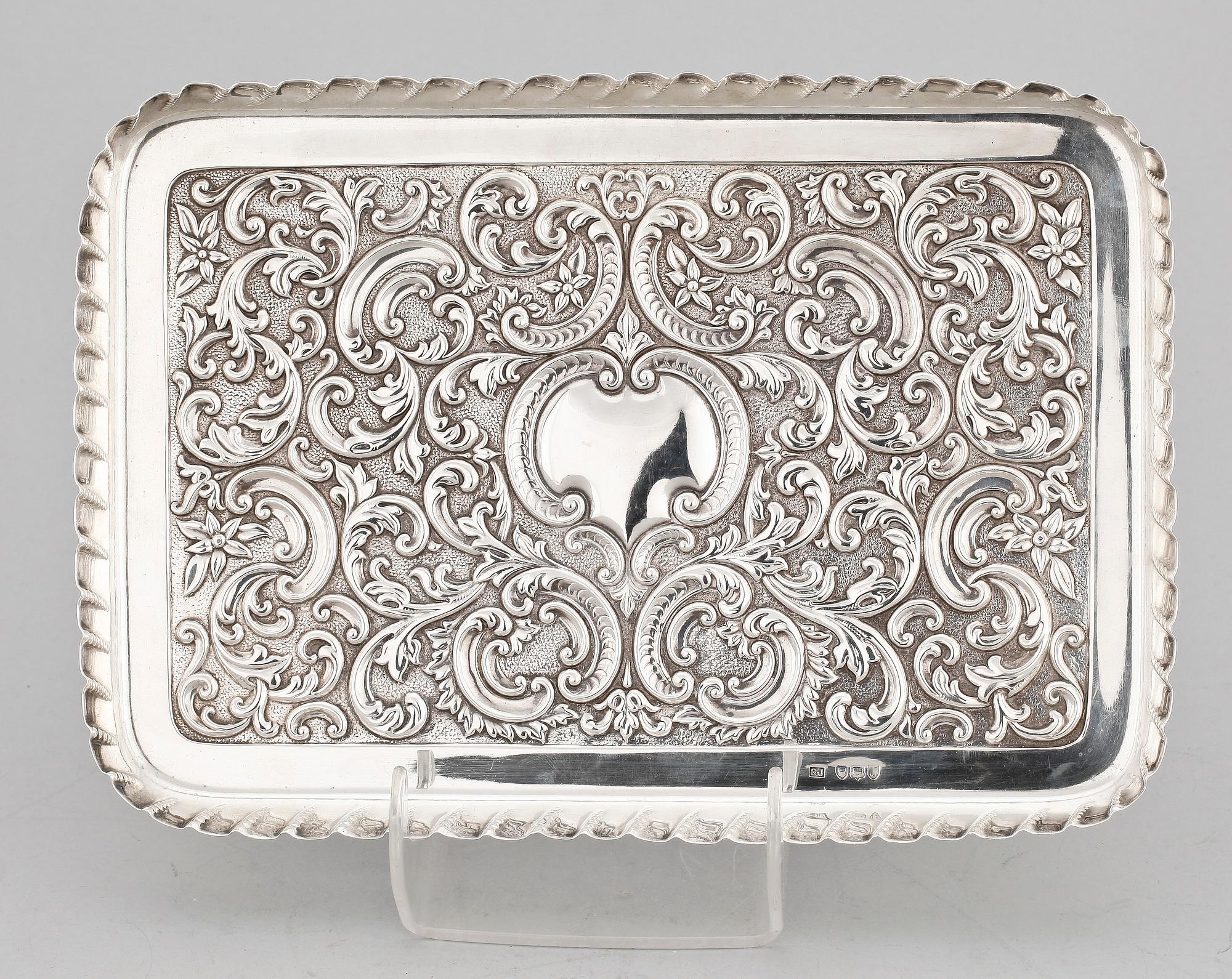 BRICKA, sterlingsilver, London. Ca 352 gr.