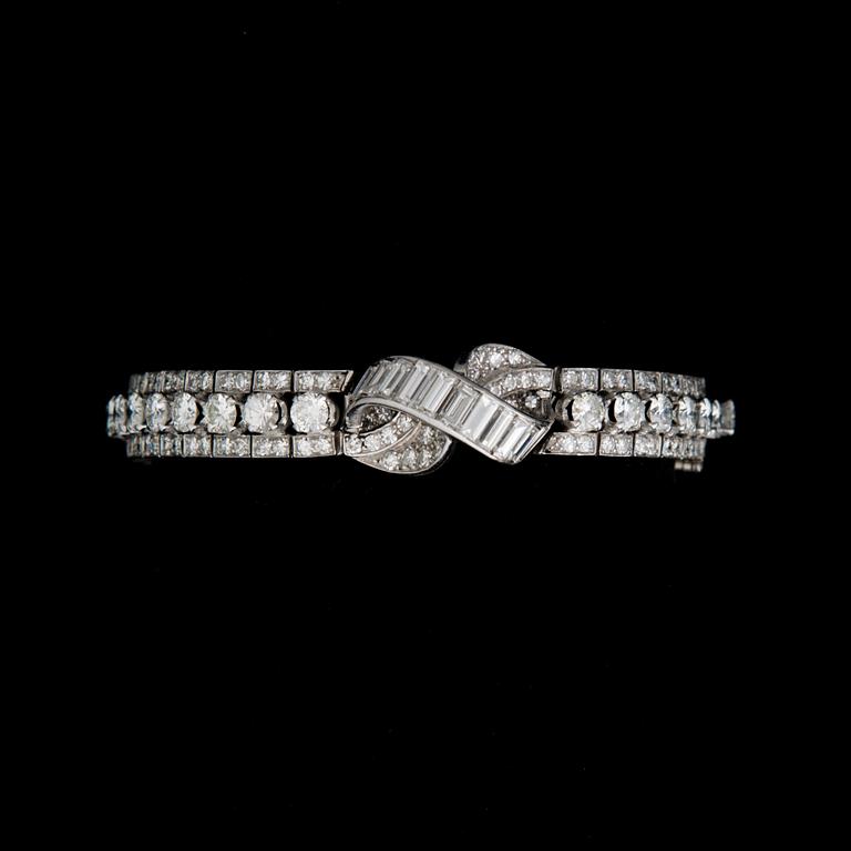 RANNEKORU, briljantti-, baguette- ja 8/8-hiotut timantit, platinaa. Drayson London.