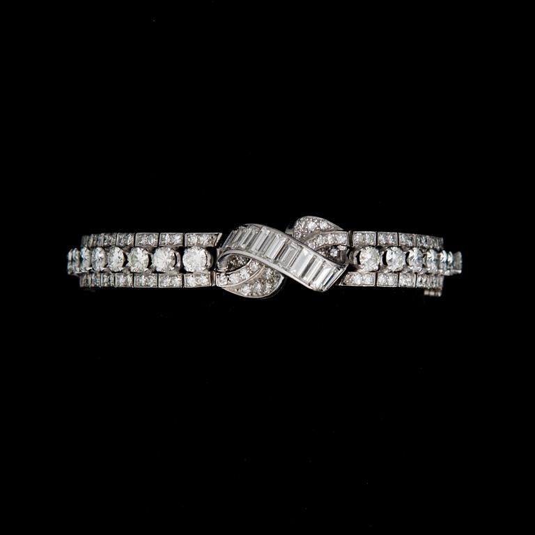 A BRACELET, brilliant, baguette and 8/8 cut diamonds, platinum. Drayson London.