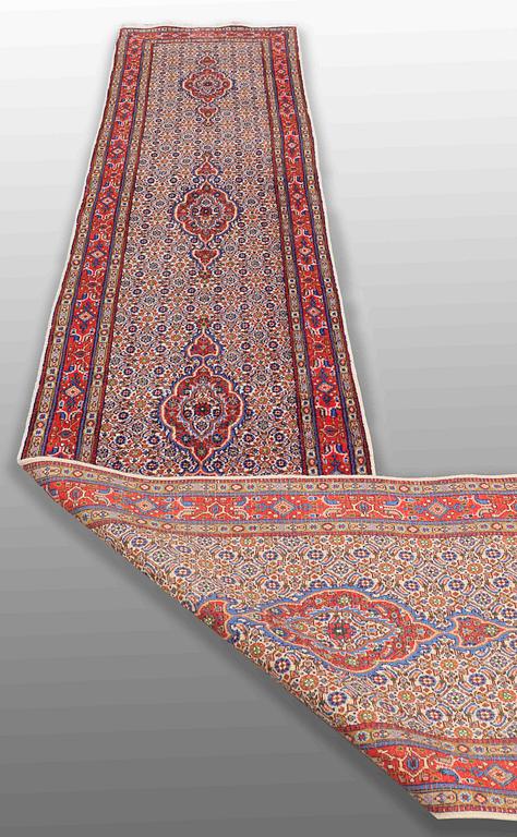 A RUNNER Moud, ca 510 x 77 cm.