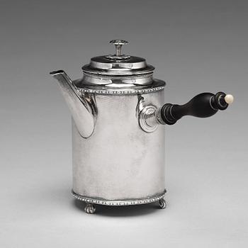 192. A Swedish early 19th century silver coffee-pot, mark of Pehr Zethelius, Stockholm 1806.