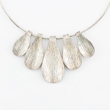 Necklace with leaf-shaped pendant, silver.