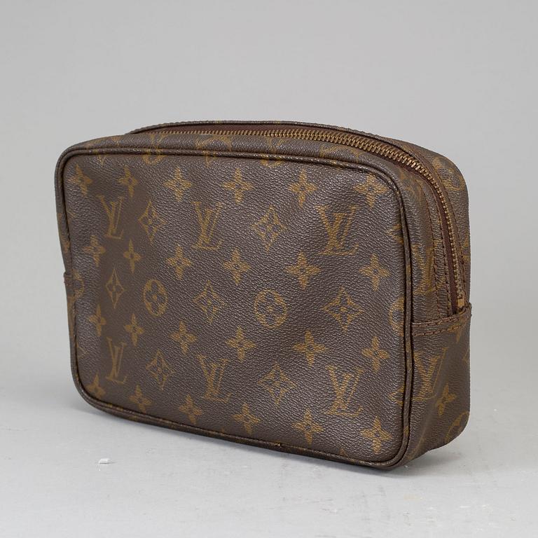 LOUIS VUITTON, Trousse toilette 23 & key case.