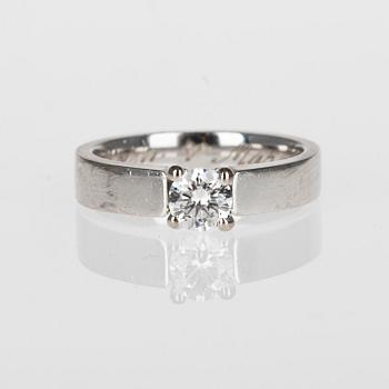 RING, 18K vitguld, briljantslipad diamant 0,41 ct. Finska stämplar 2012. Vikt 6,1 g. Intyg GIA.