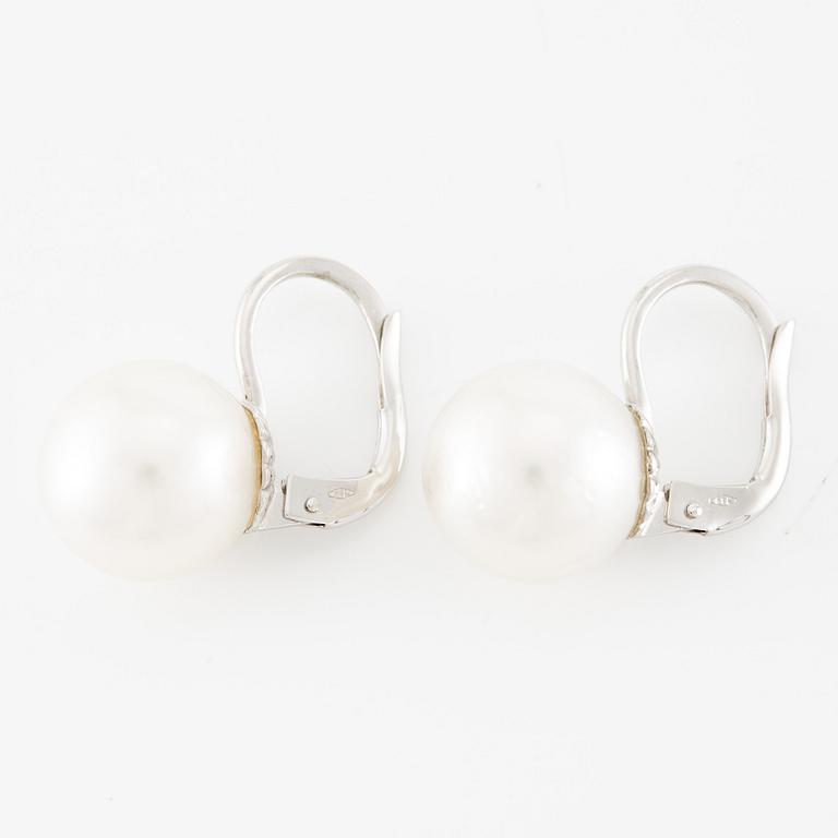 Örhängen 18K vitguld med odlade South sea pärlor.