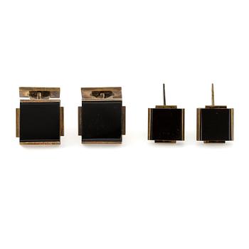 506. Wiwen Nilsson, ett par manschettknappar och ett par skjortknappar, förgyllt silver med onyx med monogram på sidan, Lund 1948.