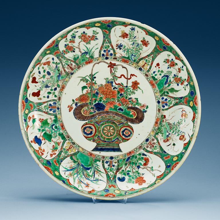 A famille verte charger, Qing dynasty, Kangxi (1662-1722).