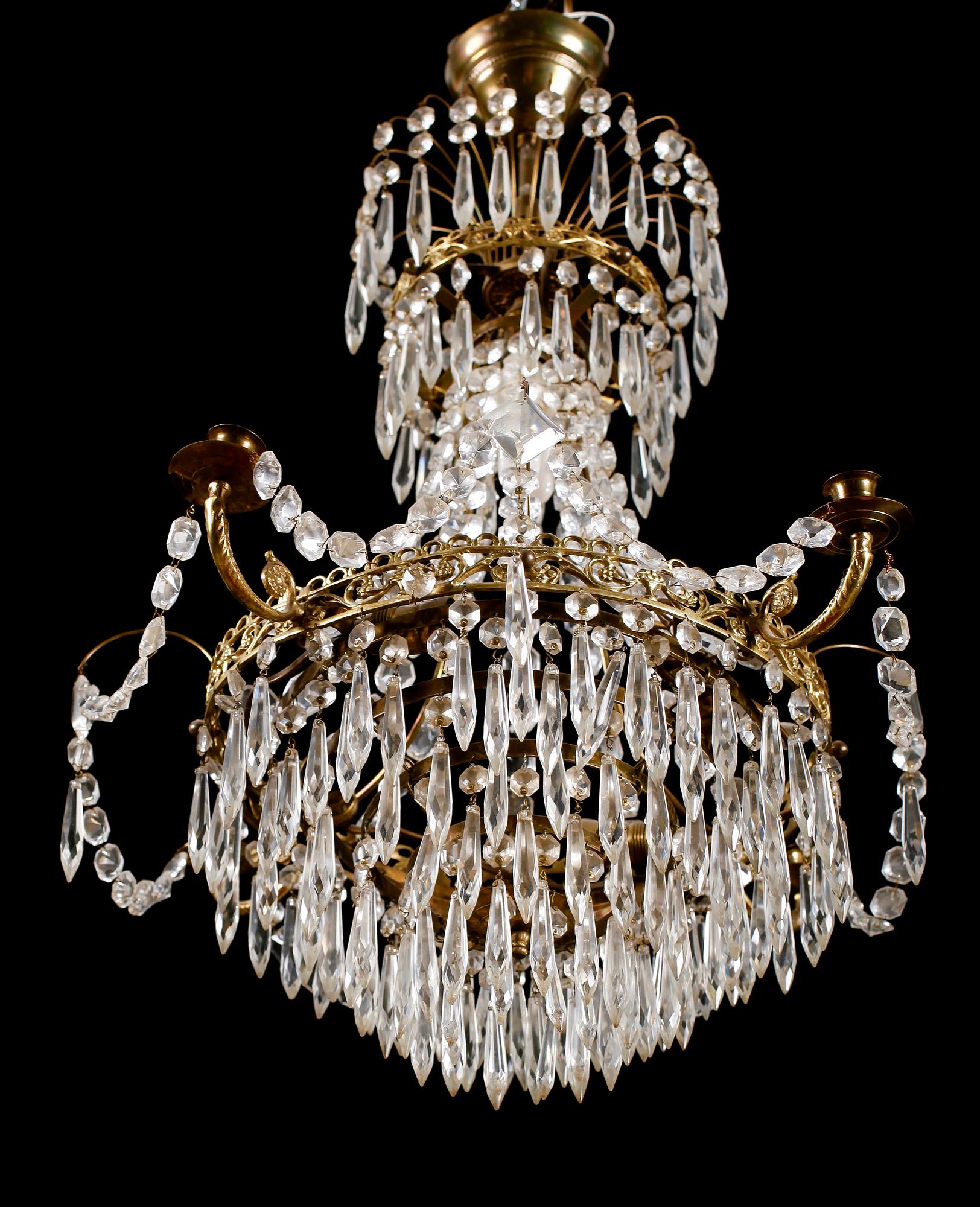 LJUSKRONA, empirestil, 1900-talets första hälft. Höjd ca 60 cm.
