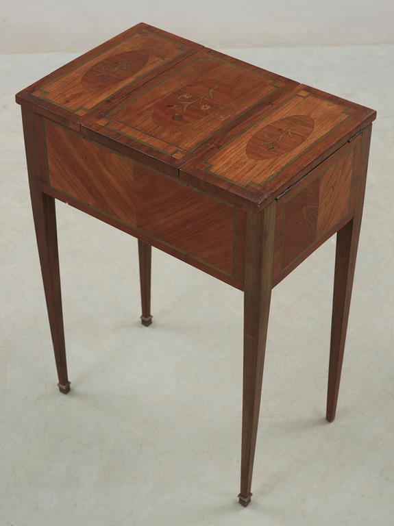 POUDREUSE, Louis XVI-stil, 1900-tal.