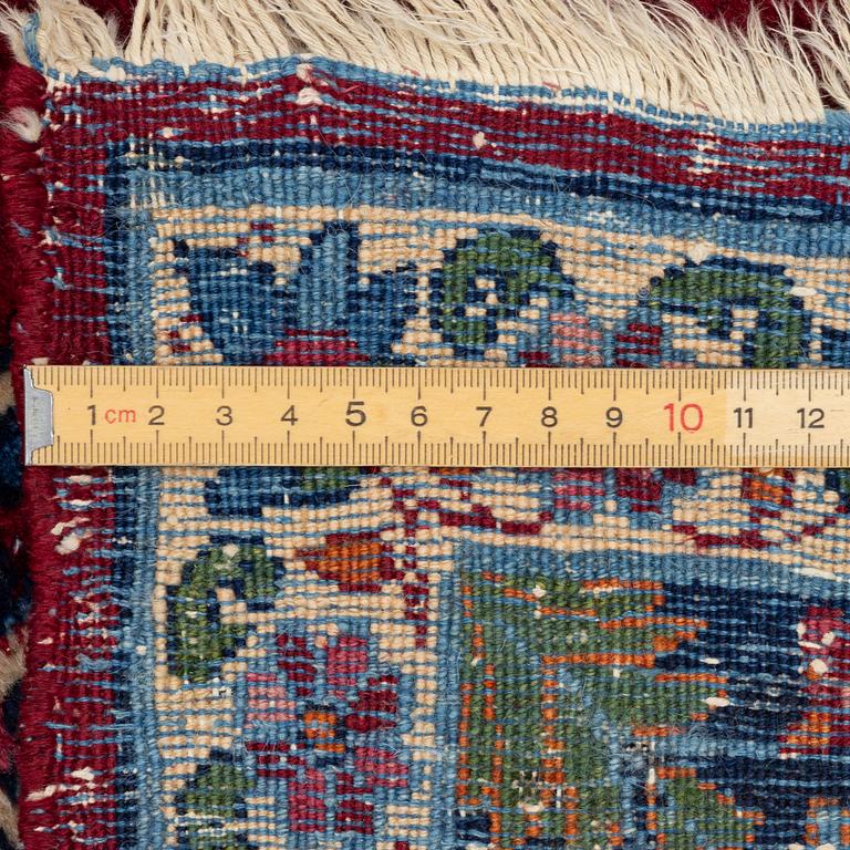 Carpet, approx. 265 x 155 cm.