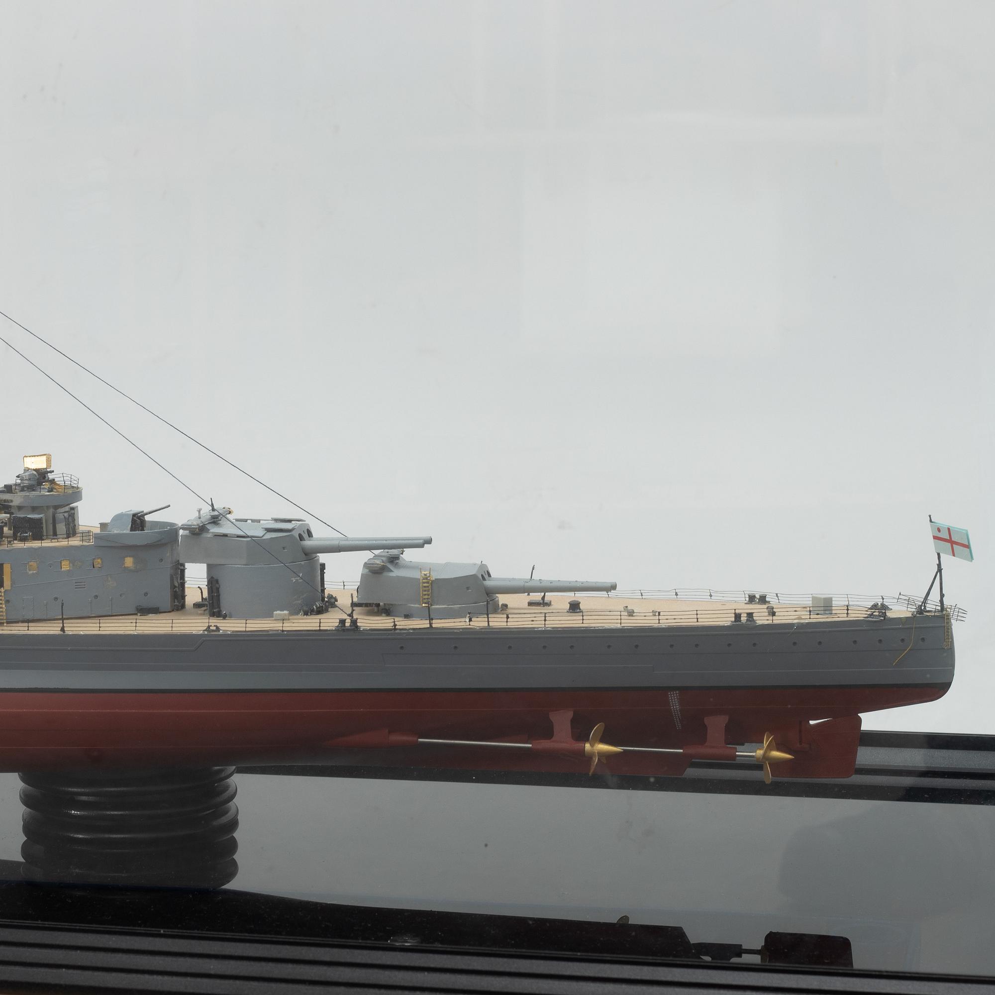A plastic scale model of battlecrusier HMS Hood, 1:200.
