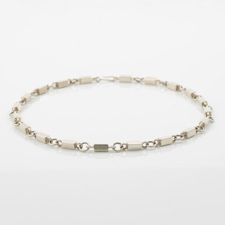 Wiwen Nilsson, necklace, ring and stick chain, sterling silver.