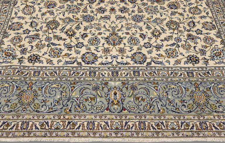A Keshan carpet, 400 x 273 cm.