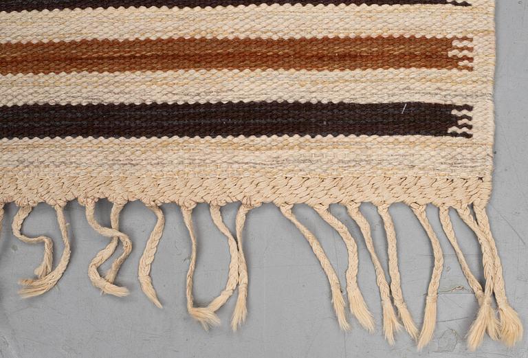 Barbro Nilsson, a carpet, "Enbär", gobelängteknik, ca 143 x 107 cm, signerad AB MMF BN.