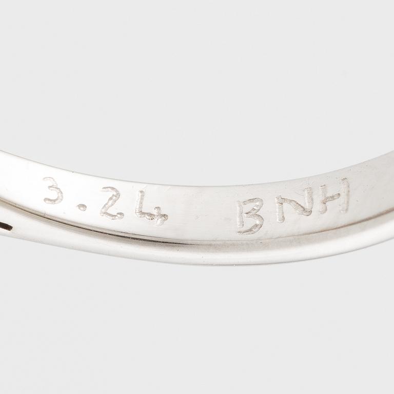 Ring 18K white gold with a ruby and navette- and brilliant-cut diamonds.