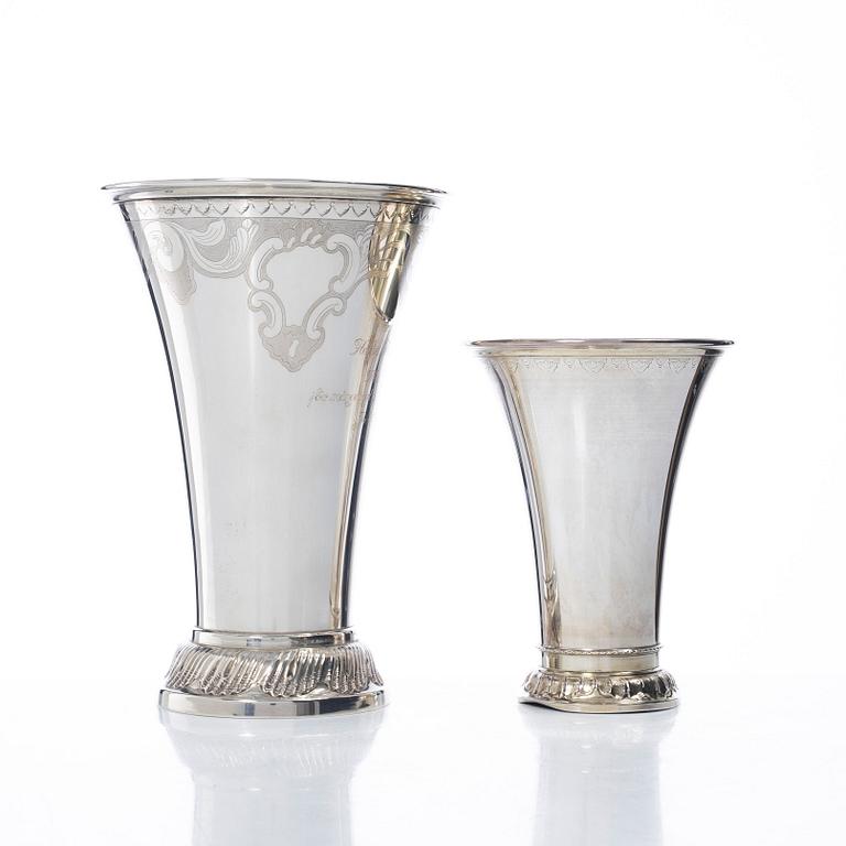 Bägare, 2 st, silver, KG Markströms Uppsala 1917 resp GAB Stockholm 1939.