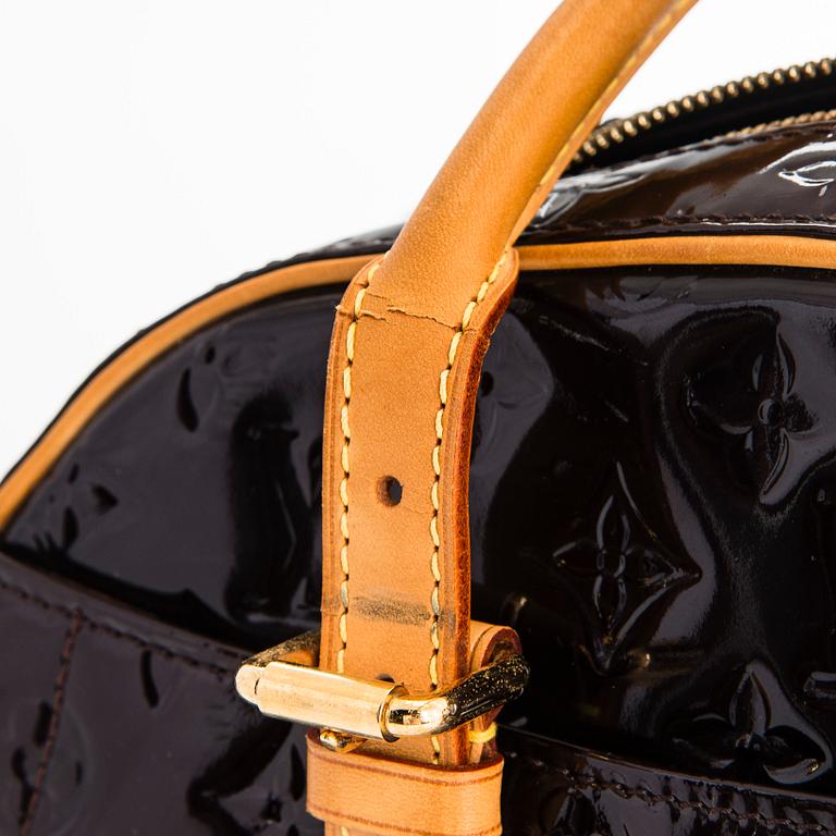 Louis Vuitton, a Monogram Vernis leather "Summit Drive" bag.