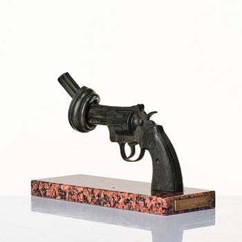 Carl Fredrik Reuterswärd, "Non-Violence".