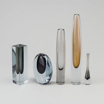 a set of 5 glass vases by Gerda and Asta Strömberg, Strömbergshyttan.