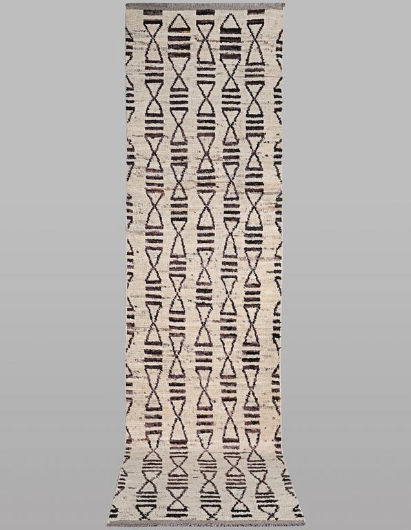 A runner carpet, Marocco Design, ca 374 x 80 cm.