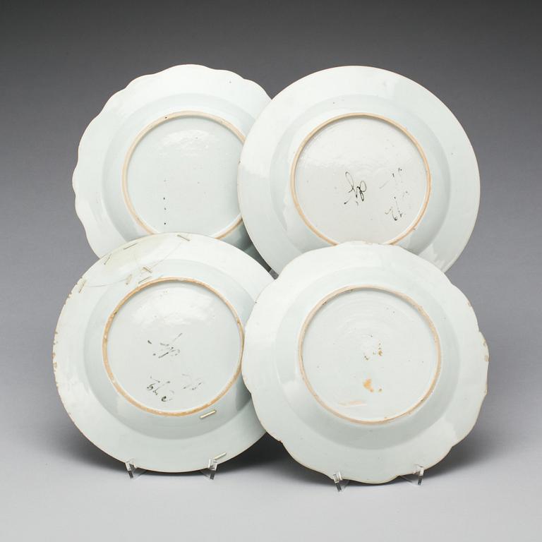 TALLRIKAR, 4 st, porslin, famille Rose. Kina, Qianlong. ( 1736-95.