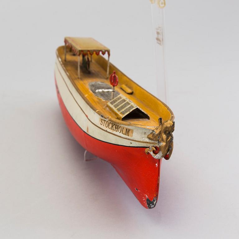 A tinplate Überlacker river boat, Germany, early 20th century.