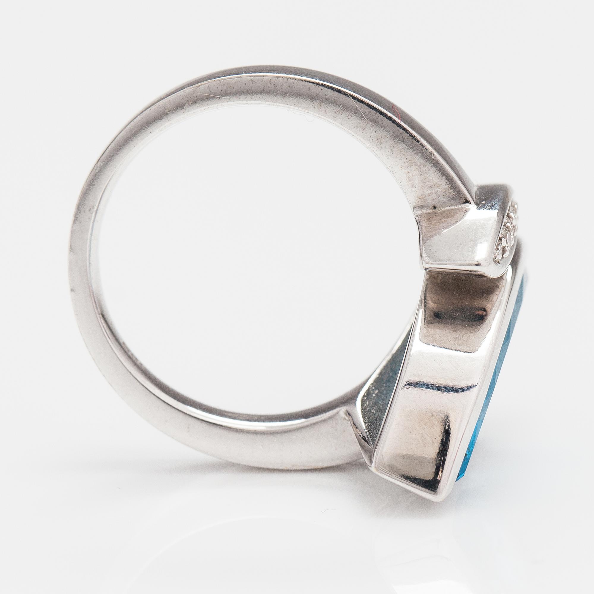 RING, 14K vitguld, topas, diamanter ca 0.05 ct tot.