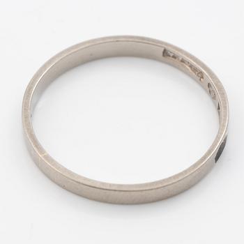 Ring, plain 18K white gold.