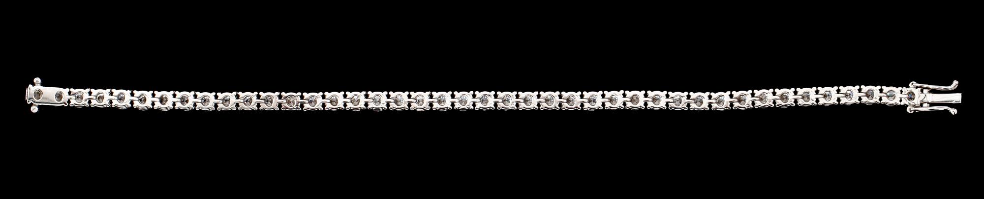 ARMBAND, 18 k vitguld, rivièrelänk, 42 briljantslipade diamanter tot ca 9.11 ct.