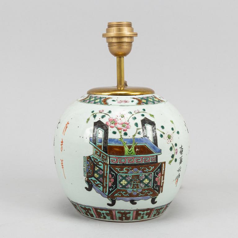 A porcelain lamp, late Qing dynasty, second half of the 19th century.