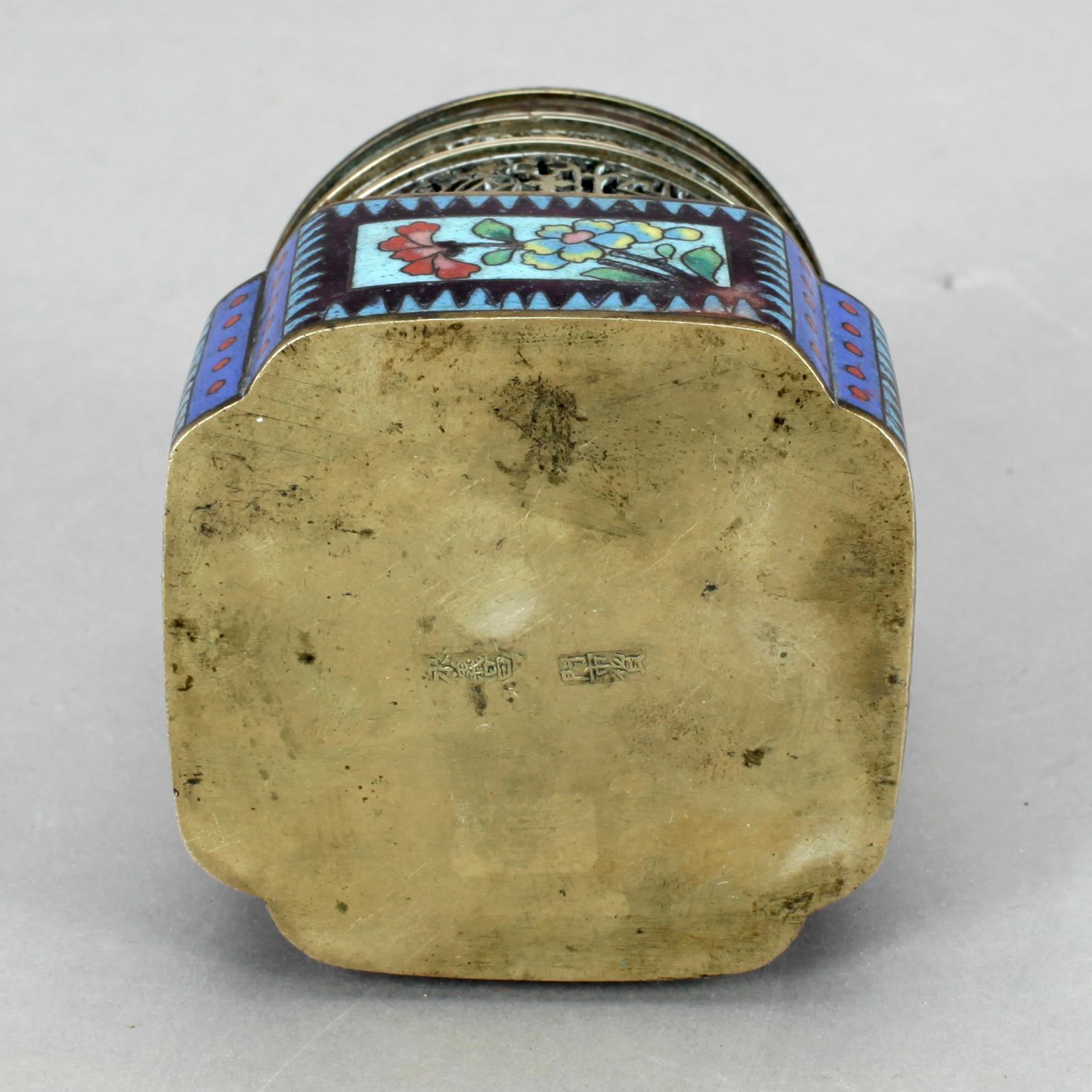 SPRITBRÄNNARE, silver och cloisonné, Kina, 1800/1900-tal.