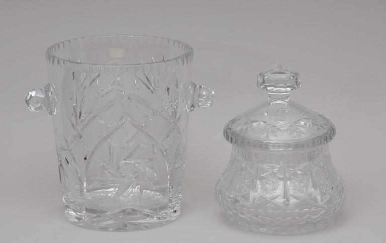 CHAMPAGNEKYLARE samt BONBONJÄR. kristall.