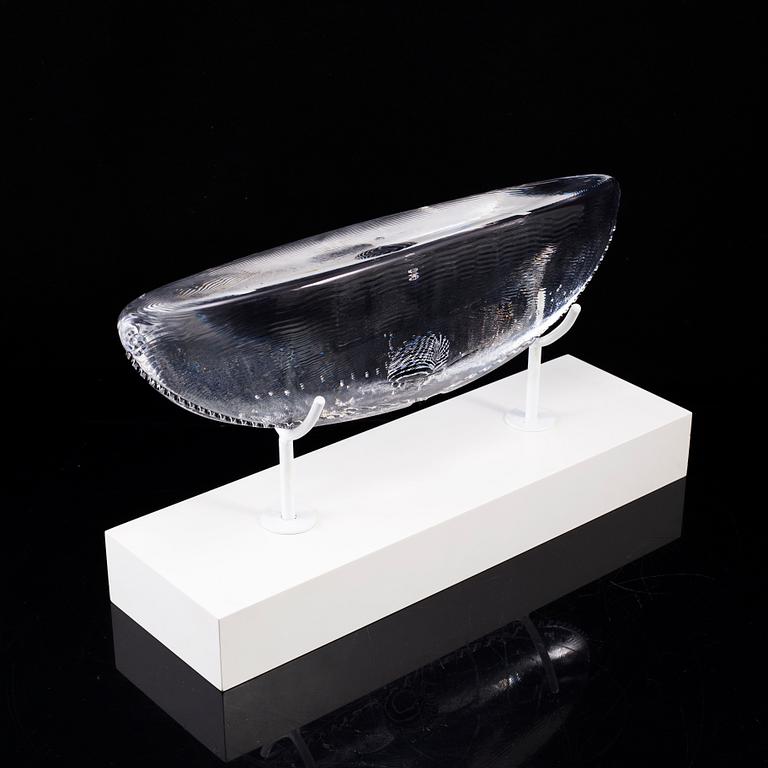 BERTIL VALLIEN, a glass boat from Kosta Boda, signed.