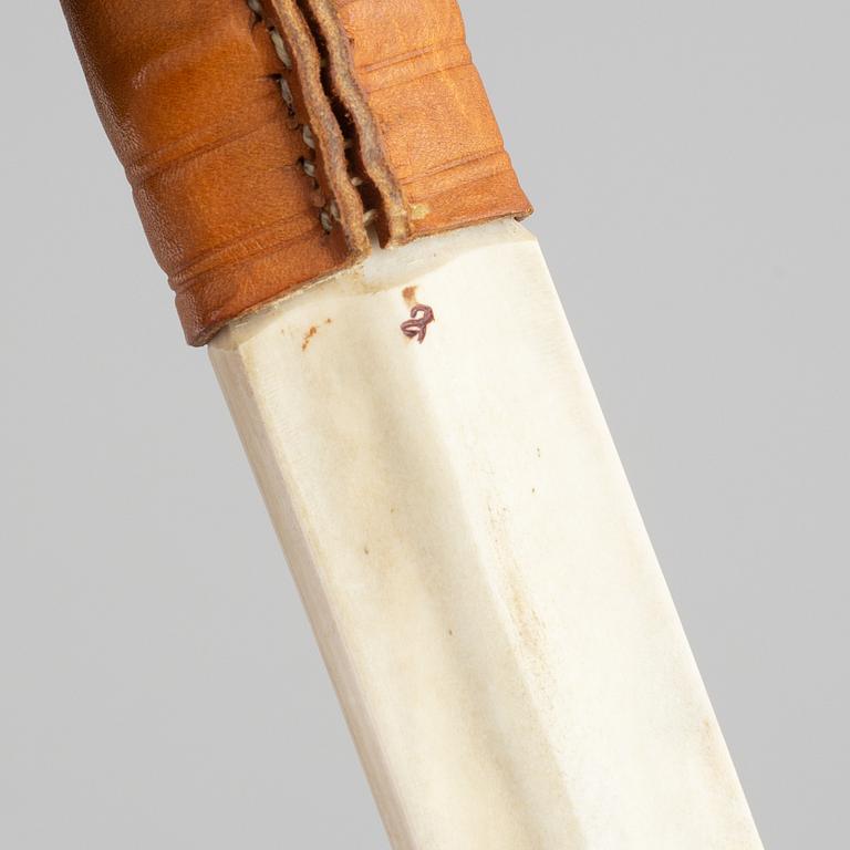 Esse Poggats, a reindeer horn Sami knife, signed.