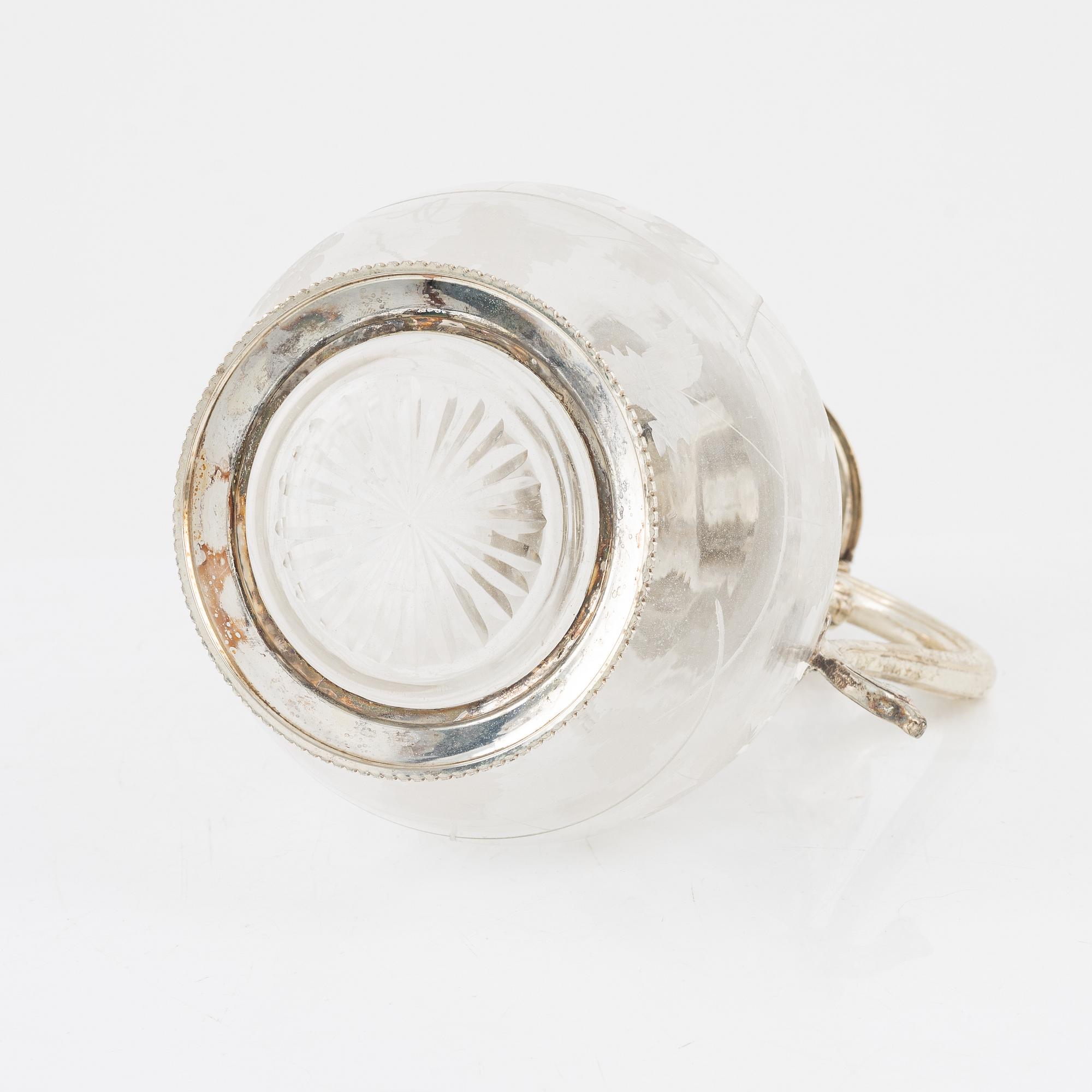 Vinkanna, glas och nysilver, omkring år 1900.