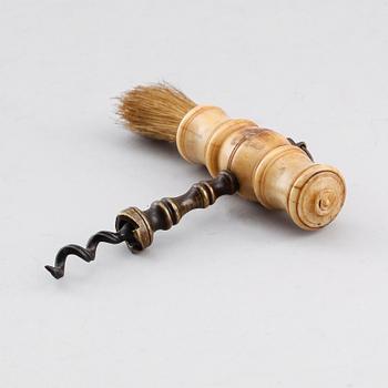 KORKSKRUV, ben och mässing, 1800-talets mitt.