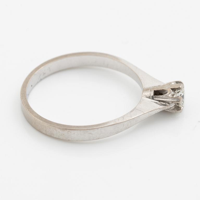 Ring, 18K white gold with brilliant-cut diamond.