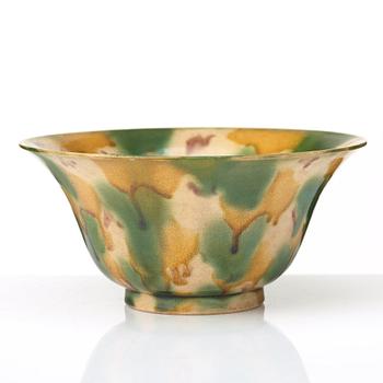 A egg and spinach bowl, Qing dynasty, Kangxi (1662-1722).