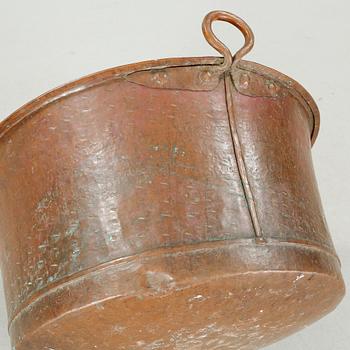 A copper wash tub, 19th century.