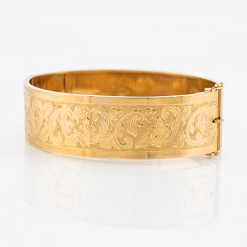 18K gold bracelet.