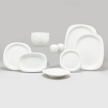 TIMO SARPANEVA, A 42-piece 'Suomi' dinnerware in porcelain, Rosenthal Studio-linie.