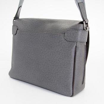 Louis Vuitton, "Taiga Roman MM", väska.